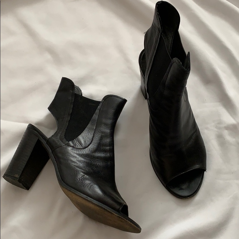 Heels - Picture 2 of 3